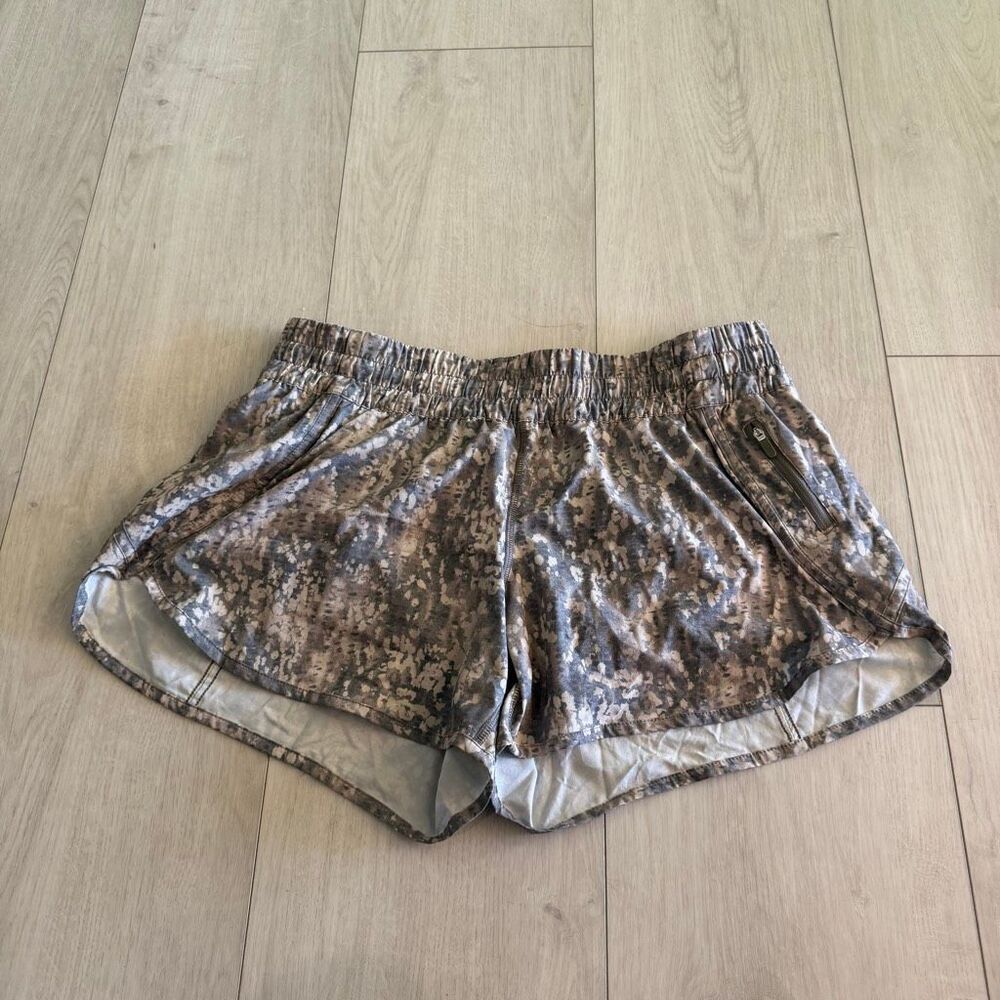 Lululemon Tracker shorts Gritstone white opal size 14